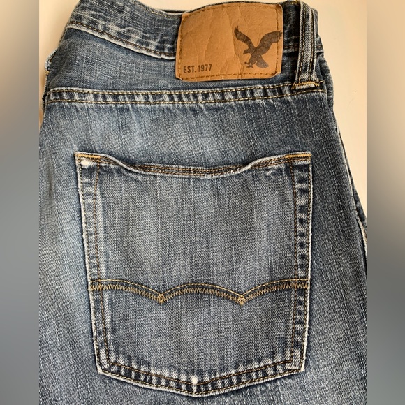 American Eagle Vintage 32” Slim Straight Fit Medium Wash Jeans - Picture 3 of 5